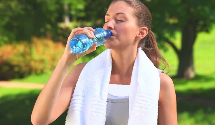 عوارض زیاد نوشیدن آب